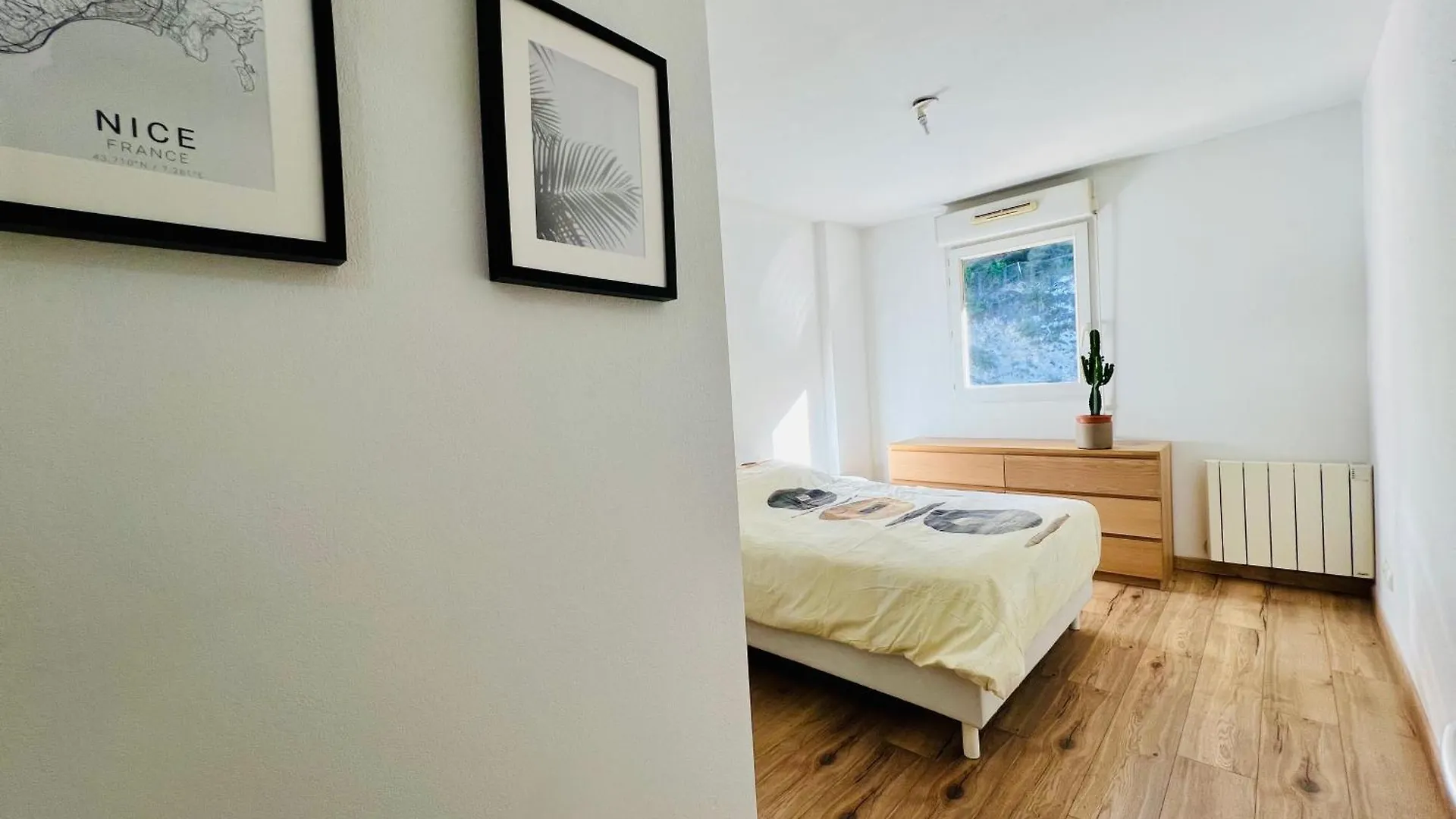 Magnificent Renovated Apartment, 2 Rooms Of 45 M2, Close Tothe Sea, Top Floor, Terrace Nice France