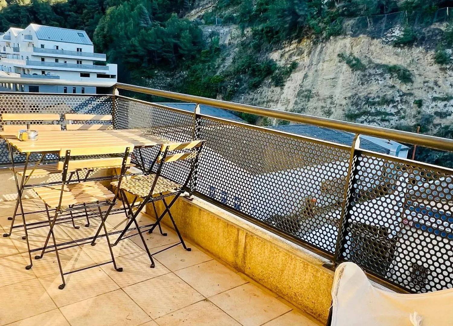 Magnificent Renovated Apartment, 2 Rooms Of 45 M2, Close Tothe Sea, Top Floor, Terrace Nice Appartement